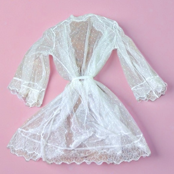 NWT! Beautiful, white lace robe m - Picture 2 of 2
